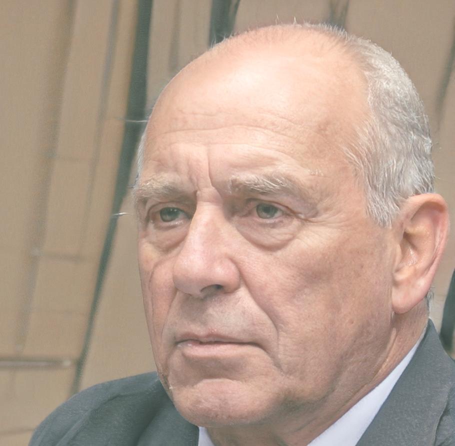 Marcus Thompson, Analista Financiero Senior